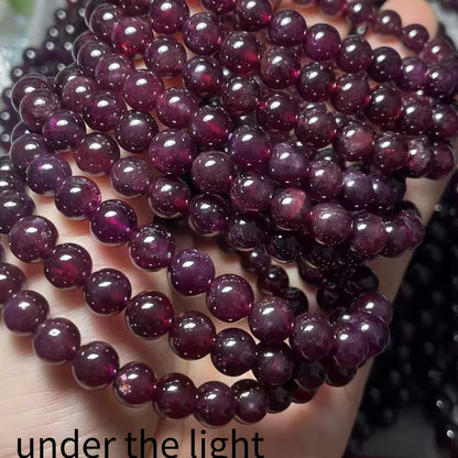 Ca. 7-8 mm natürliche rot-lila Granatarmbandperlen im Großhandel